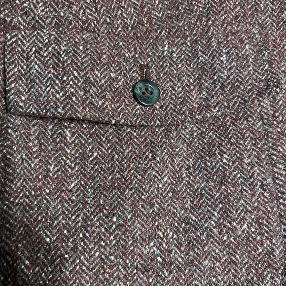 L.L. Bean medium wool nylon silk blazer. In excellent condition. Burgundy color - Picture 4 of 11